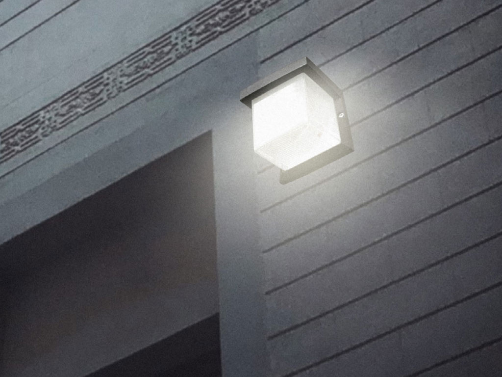 LUX-04
